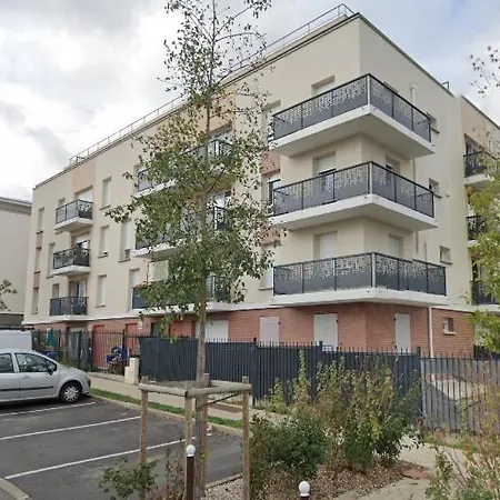Apartment Centre: Rer C Proximity, Balcony & Hospital View *