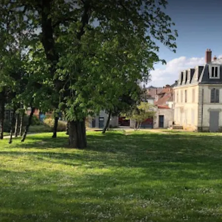 Centre: Rer C Proximity, Balcony & Hospital View Apartment Arpajon