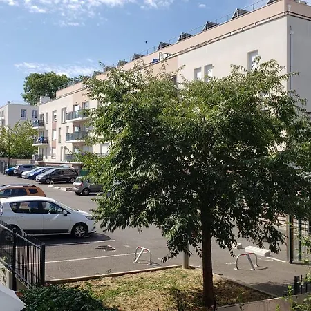 Apartment Centre: Rer C Proximity, Balcony & Hospital View Arpajon
