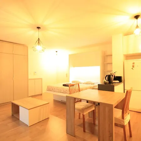 Centre: Rer C Proximity, Balcony & Hospital View Apartment