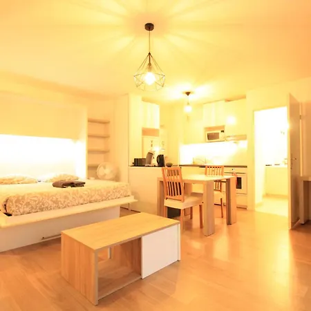 Centre: Rer C Proximity, Balcony & Hospital View Apartment *