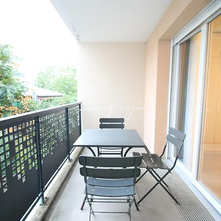 Apartment Centre: Rer C Proximity, Balcony & Hospital View *